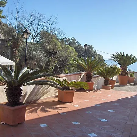 Casa De Angelis *